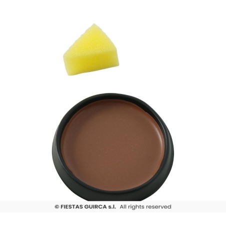 maquillaje con esponja marron oscuro