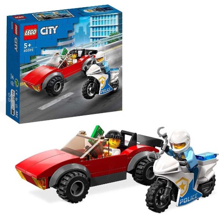 Moto de Policía y Coche a la Fuga