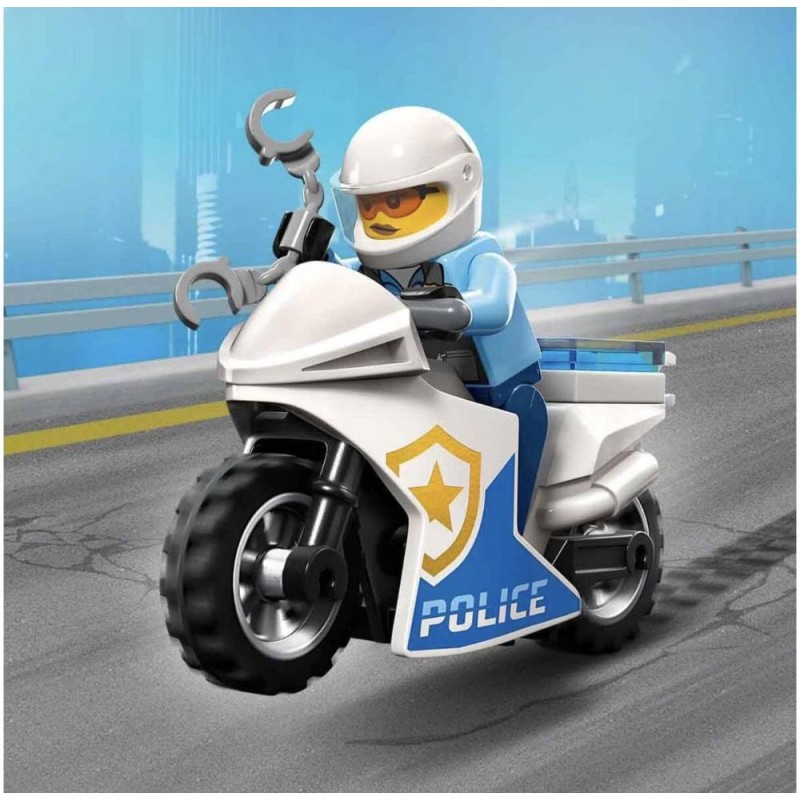 Moto de Policía y Coche a la Fuga