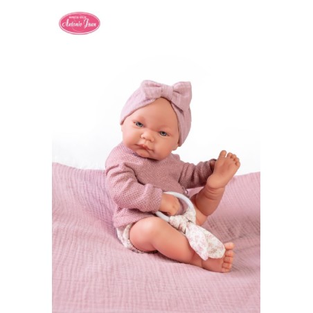 MUÑECA NICA CON MORDEDOR Y MANTITA 42CM