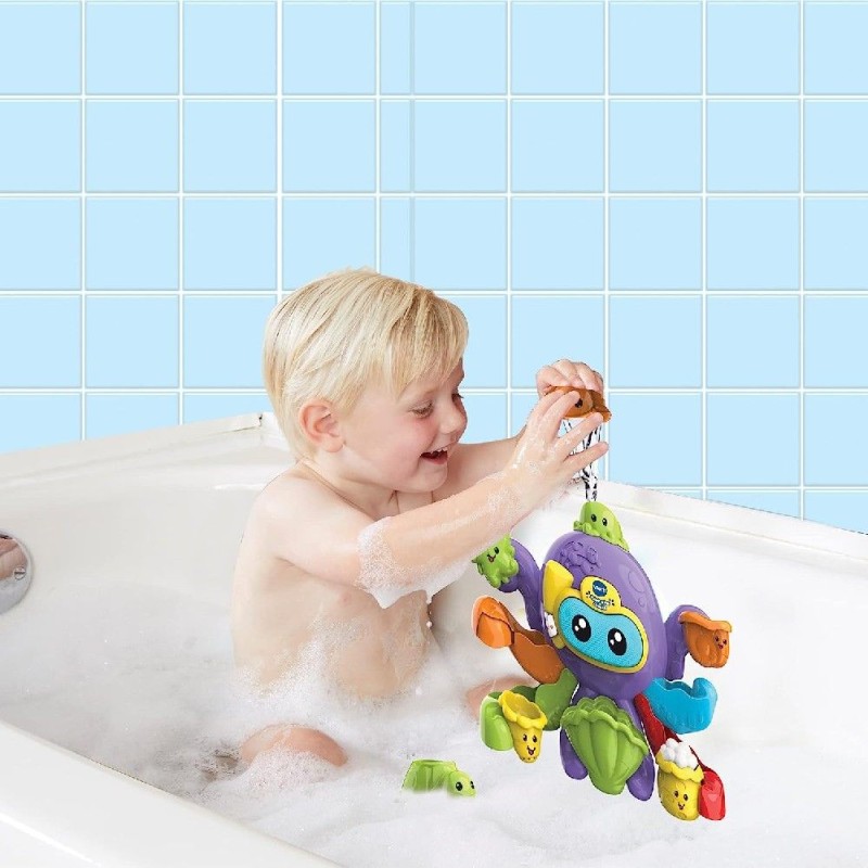 Pulpo bebé Juega en el baño