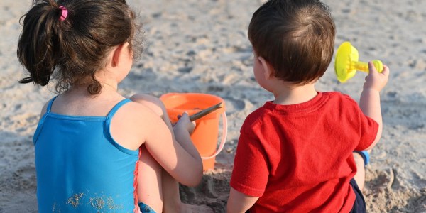 Juguetes de playa para niños: las mejores ideas para el verano 2026