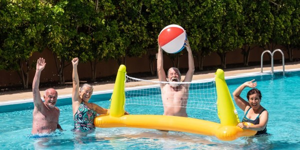 Juguetes para piscina para niños: ideas por edad y tipo de uso